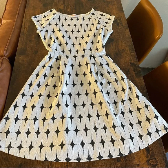 Renee C black and white wavy print skaterstyle dress - Picture 10 of 16